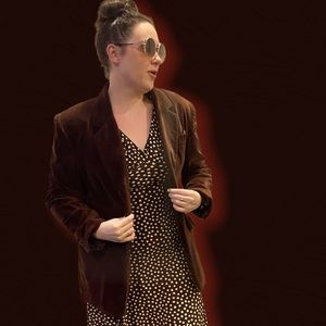 Vintage blazer which is giving professor/dark academia vibes